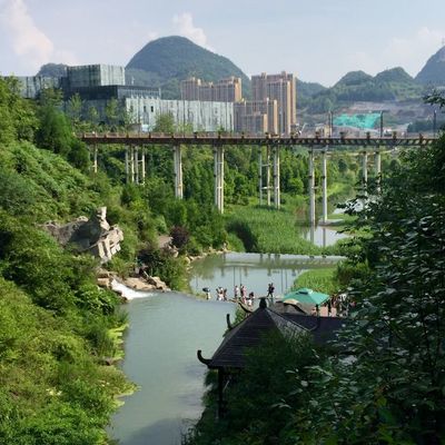 六盤(pán)水,別稱中國(guó)涼都。明湖一線天