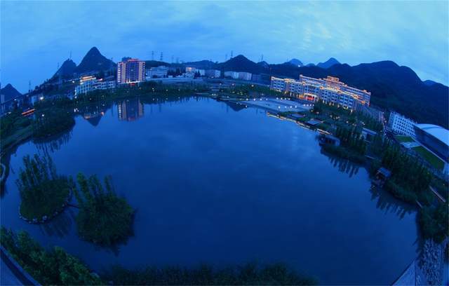 六盤(pán)水師范學(xué)院及現(xiàn)任領(lǐng)導(dǎo)簡(jiǎn)介