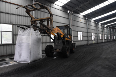 搖身一變,廢舊&ldquo;垃圾&rdquo;成了&ldquo;真金白銀&rdquo;--六盤水高新區(qū)廢舊輪胎綜合利用項(xiàng)目一季度實(shí)現(xiàn)&ldquo;開門穩(wěn)&rdquo;